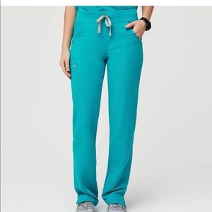 Figs Kade Cargo Petite Scrub Pants